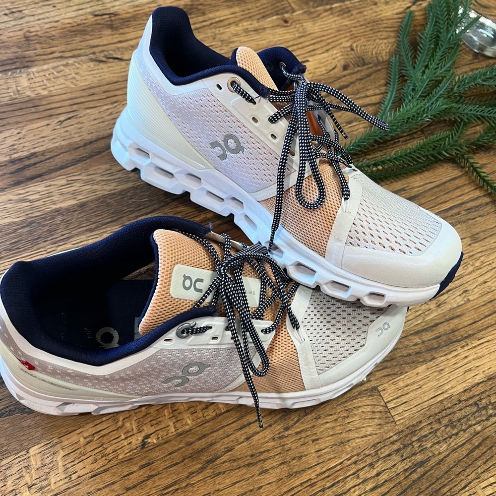 On Cloudstratus Running Shoes White/Almond W9